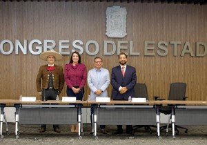 Presenta José Luis Figueroa programas de apoyo para estudiantes de la zona sur