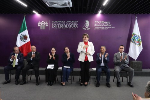 Reconoce Congreso del Estado a docentes de Educación Física del BINE por 30 años de servicio
