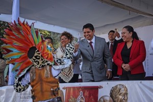 Omar Muñoz, presidió el desfile conmemorativo por el 216 aniversario del Inicio de la Independencia de México