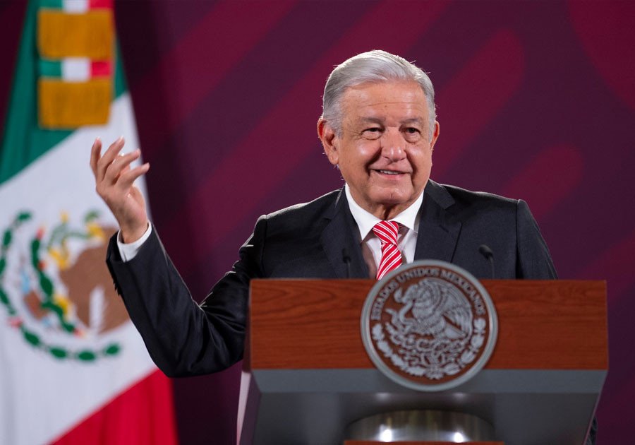 AMLO cobra pensión de adultos mayores; presenta declaración patrimonial