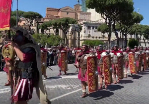Roma conmemora su 2,777 aniversario con un gran desfile por las calles de la Ciudad Eterna