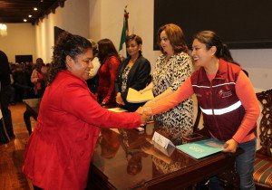 Entrega gobierno estatal actas de protocolización a 124 nuevas empresas sociales