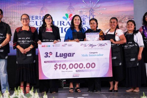 Premia Gobierno de San Andr&eacute;s Cholula a las y los ganadores del concurso "Tu mejor mole 2026"