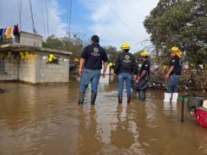 Gobierno del Estado brinda atenci&oacute;n inmediata por inundaciones en Esperanza