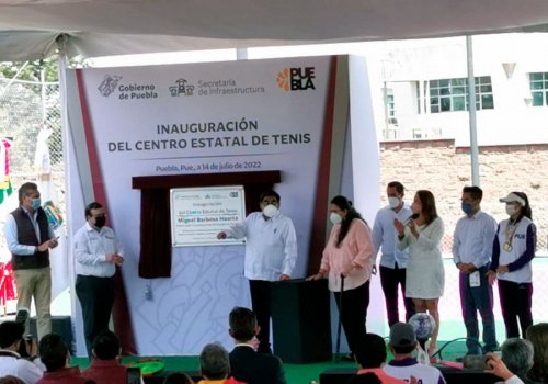 Destituyen al director de centros escolares en Puebla