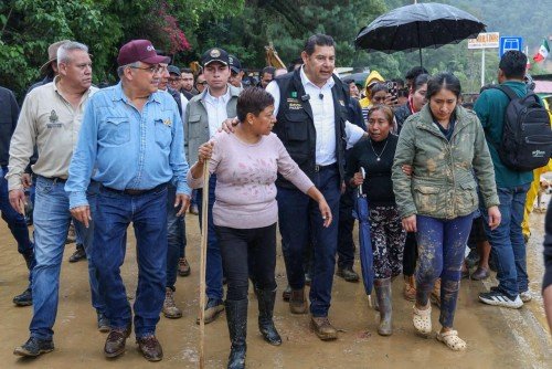 Gobierno de Puebla, en coordinaci&oacute;n con Defensa, Marina y Guardia Nacional mantiene apoyo a afectados en la Sierra Norte