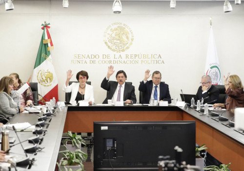 Aprueban comisiones del Senado duplicar de 15 a 30 d&iacute;as aguinaldo