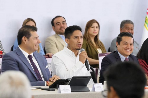 Gobernador Armenta Mier reconoce a &ldquo;El Tigre&rdquo; Arellano y le otorga beca universitaria