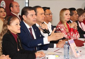 Nadie debe ganar más que el presidente: Armenta