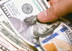 Dólar sube a 19.51 pesos y el Nikkei sufre su segunda mayor caída histórica