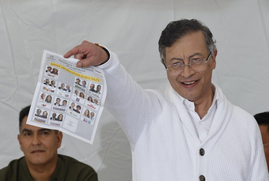 Petro desconoce resultados preliminares que colocan líder a De la Espriella