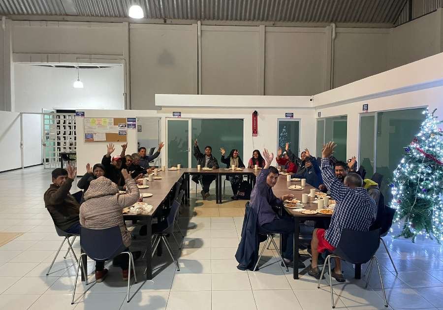 Celebran con cena el fin de año en Dormitorio Municipal del SMDIF Puebla