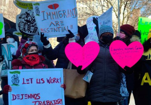 Cientos de migrantes hacen paro en EU para exigir ciudadan&iacute;a