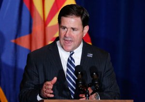 Gobernador de Arizona militariza frontera con México