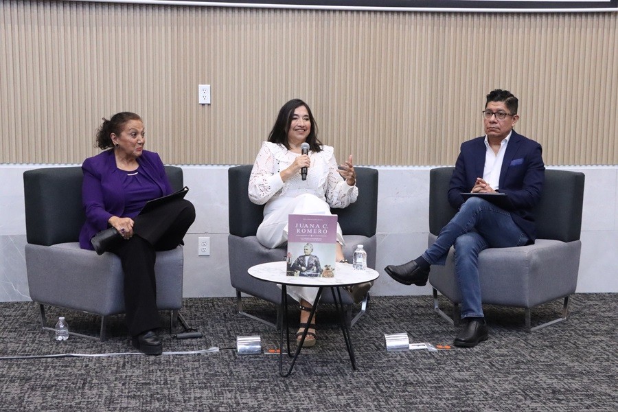 En el Congreso del Estado presentan el libro "Juana C. Romero, una mujer extraordinaria en la historia de México"