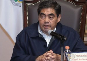 Dirigencia nacional debe avalar alianzas de Morena Puebla, advierte Barbosa