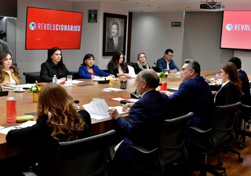 Manuel Añorve, coordinador del PRI en el Senado; Manlio Fabio Beltrones, excluido