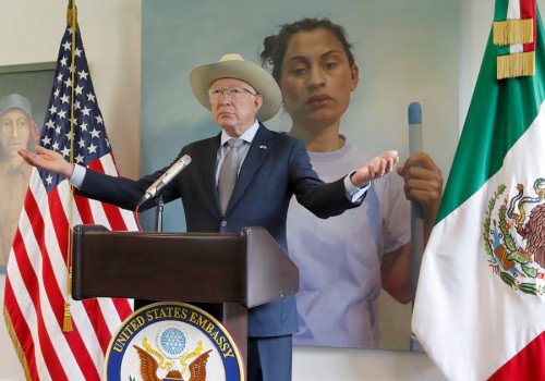 Ken Salazar critica reforma judicial en M&eacute;xico y expresa preocupaci&oacute;n por elecci&oacute;n popular de jueces