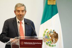 Canciller Juan Ram&oacute;n De la Fuente se separa por operaci&oacute;n m&eacute;dica&nbsp;