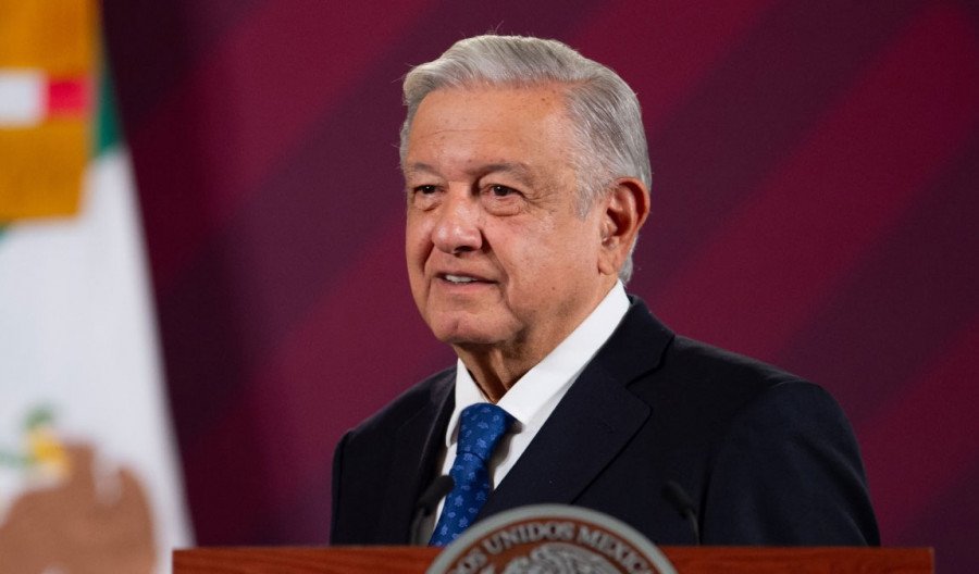 AMLO condena la quema de libros de texto en Chiapas