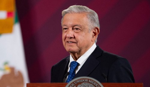 AMLO condena la quema de libros de texto en Chiapas