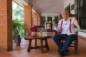Reaparece el expresidente L&oacute;pez Obrador y anuncia Pueblo, su nuevo libro