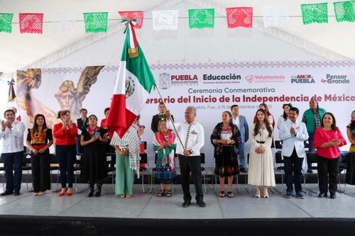 SEP Puebla reafirma valores c&iacute;vicos en acto conmemorativo