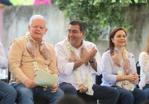 Inaugura Sergio Salomón pavimentación del tramo carretero La Estación-Amila en Teziutlán