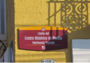 Sigue mantenimiento y colocación de nueva señalética en Centro Histórico