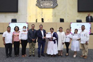 Reconocen en el Congreso de Puebla la labor docente en la preservaci&oacute;n de lenguas originarias