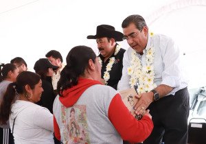 Inaugura Sergio Salom&oacute;n calle Hidalgo, mejora calidad de vida en Los Reyes de Ju&aacute;rez