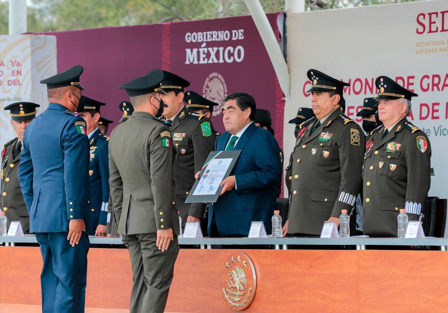 Asiste MBH a la Ceremonia de Graduación de la Escuela de Mando del Ejército y Fuerza Aérea