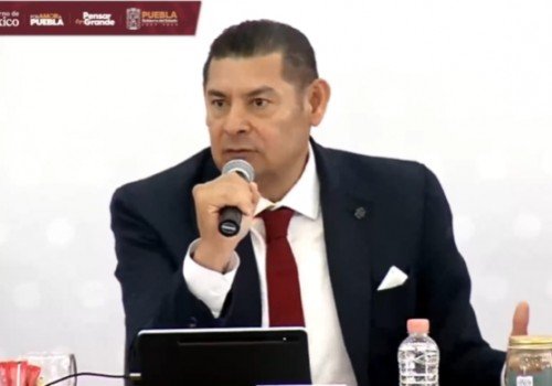 Alejandro Armenta llama a presidentes municipales a rendir cuentas y evitar sanciones