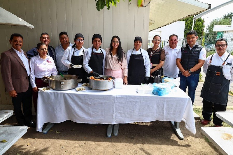 Con respaldo de Alejandro Armenta y Ceci Arellano, Tonantzin Fern&aacute;ndez equipa centros educativos en San Pedro Cholula