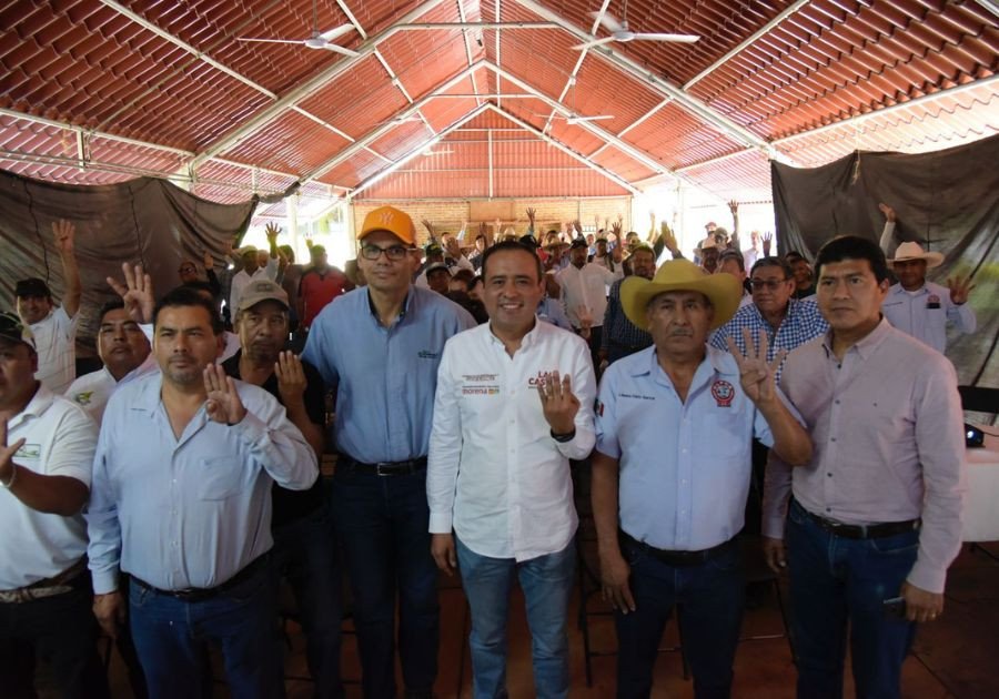 Se re&uacute;ne Eduardo Castillo con l&iacute;deres ca&ntilde;eros de Atencingo