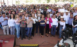 Ixtacamaxtitlán recibe apoyos estatales sin precedentes en maquinaria, fertilizantes y reforestación