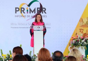 En Tepeaca, presidenta del SEDIF entrega aparatos ortopédicos