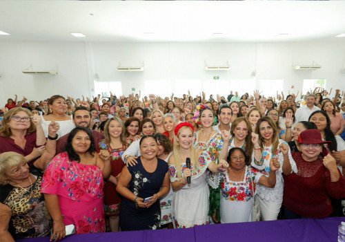 Mujeres en Yucat&aacute;n se suman al movimiento &lsquo;Por Ella, Por Todas&rsquo; en apoyo a Claudia Sheinbaum