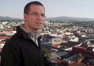 Decesos por Covid, comparables con población de Uruapan: Anaya