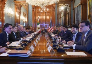 Revisan México y EU tráfico de fentanilo y control de armas