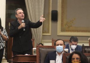 Estefan al Senado y con cuentas contra Néstor