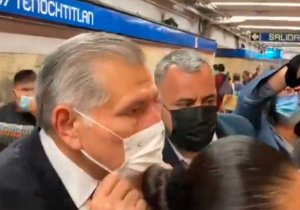 ‘Calladito me veo más bonito’, dice Adán Augusto y se va en el metro
