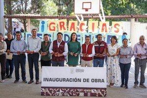 Omar Muñoz entrega arco techo del “Bachillerato Octavio Paz”