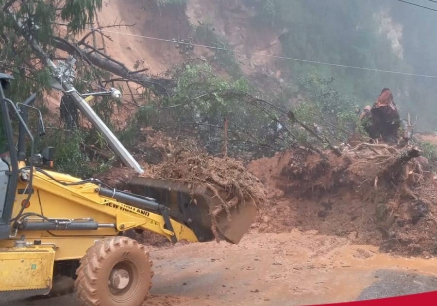 Atienden derrumbes y daños en casas por lluvias en Puebla