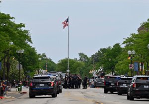 Deja tiroteo cerca de Chicago 5 muertos y 16 heridos