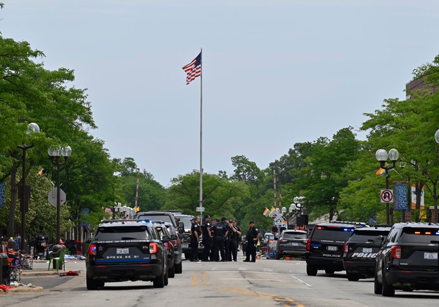Deja tiroteo cerca de Chicago 5 muertos y 16 heridos