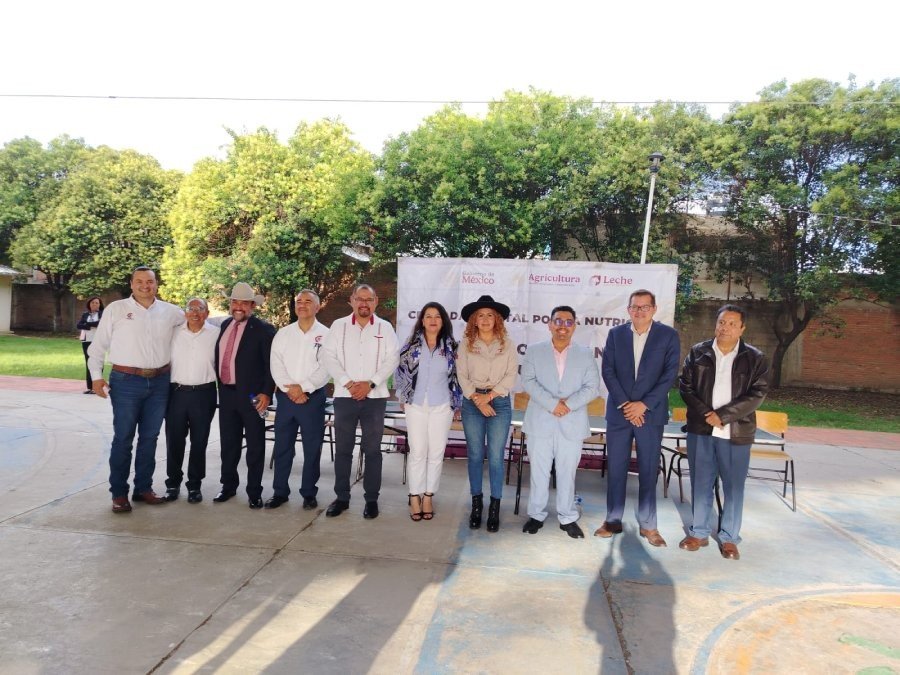 Paola Ruiz, titular de Leche para el Bienestar, refuerza la alimentaci&oacute;n de estudiantes y padres de familia de los CBTIS y CETIS, en Puebla