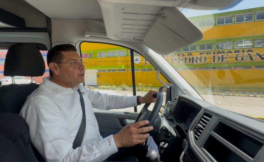 Armenta, al volante: un recuento de proyectos y logros