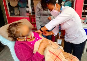Seguirá Salud con aplicación de refuerzo para personas en condición de postración
