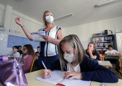 Suspenden clases en Francia por rebrote de Covid-19